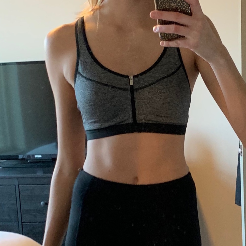 ❌SOLD❌ VSX Knockout Sports Bra in gray